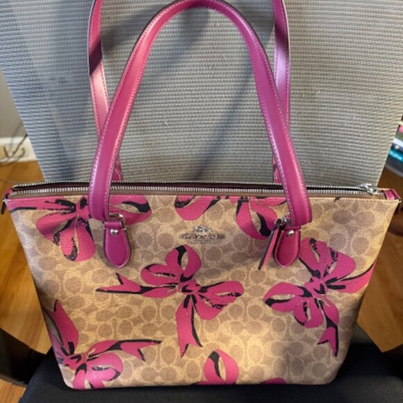 Coach Gallery Tote Bag with Bow Print - Picture 2 of 2